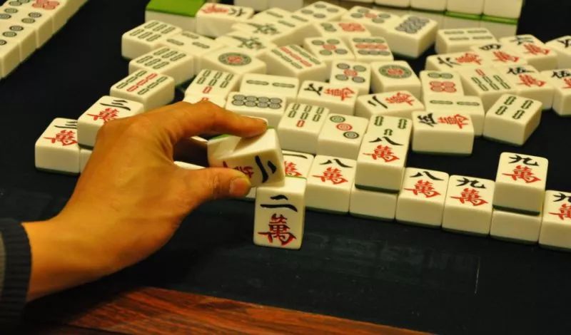 7分钟揭秘！途游四川麻将神器(自建房怎么赢)