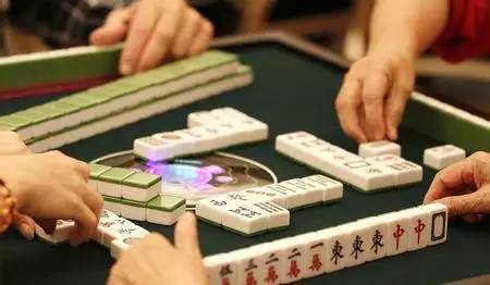 必看盘点揭秘！友聚麻将其实是有挂的(软件只赢不输)