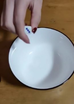 火爆全网!普通碗有什么东西能提前知道里面的色子—详细解说+新浪科技